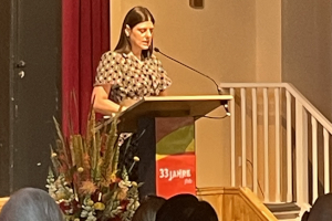 Derya Caglar, Mitglied des Präsidiums des Abgeordnetenhauses, würdigte in ihrer Rede das Engagement und die Leistungen von wellcome.